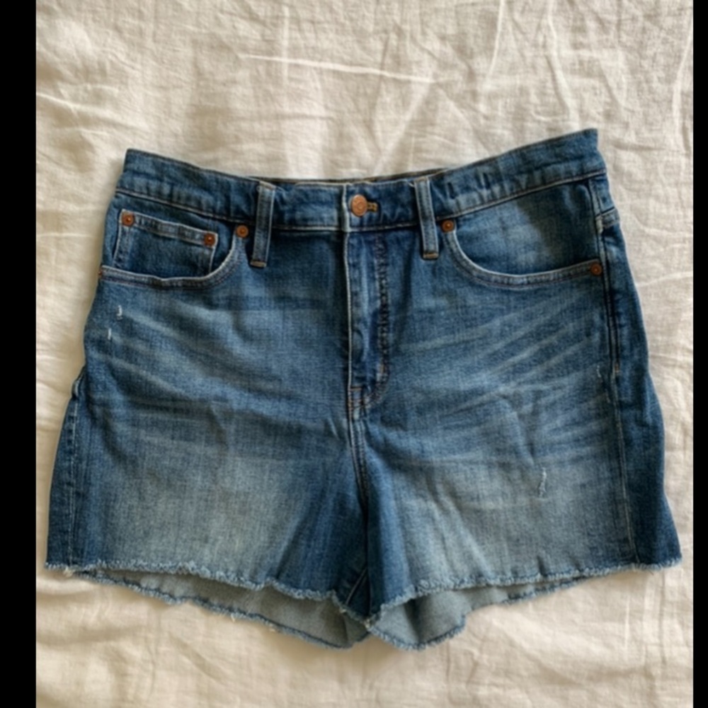 Madewell High-Rise Denim Shorts in Quintell Wash